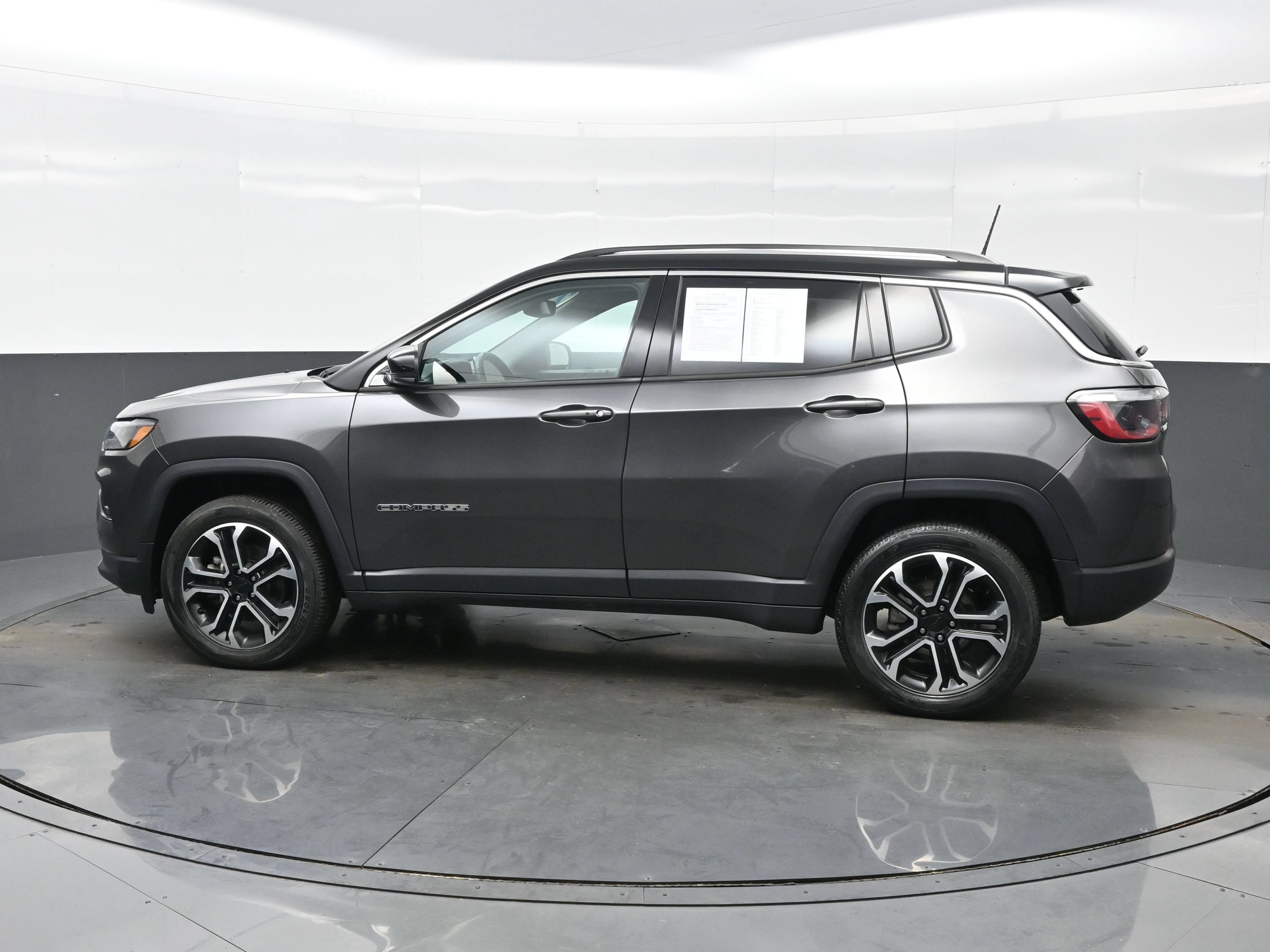 Used 2022 Jeep Compass Limited AWD/4WD image 4