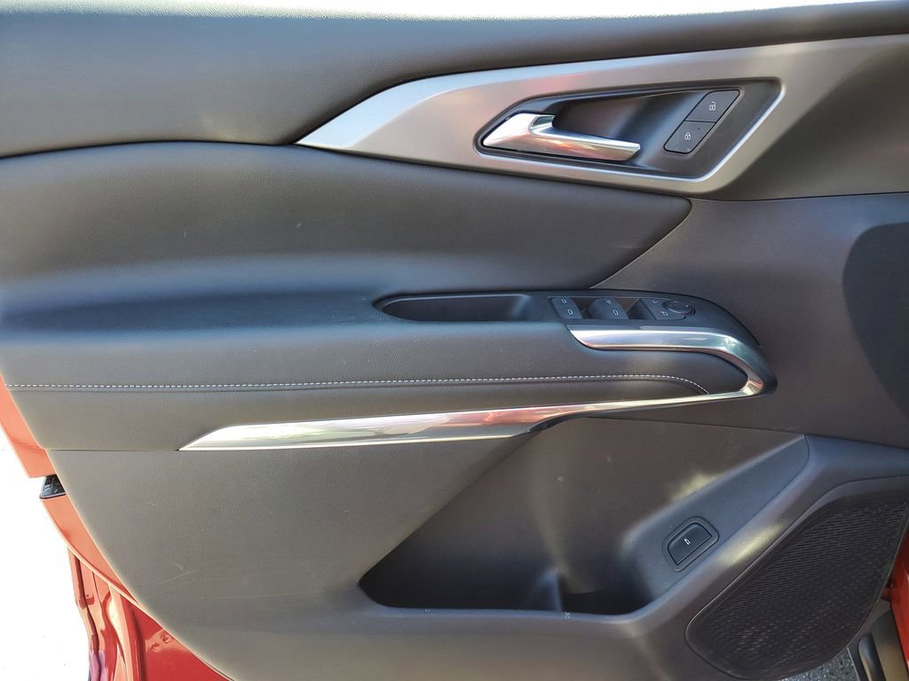 Used 2024 Chevrolet Traverse LT w/ LPO, Floor Liner Package FWD image 23
