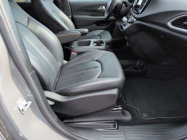 Certified 2025 Chrysler Pacifica Select image 29