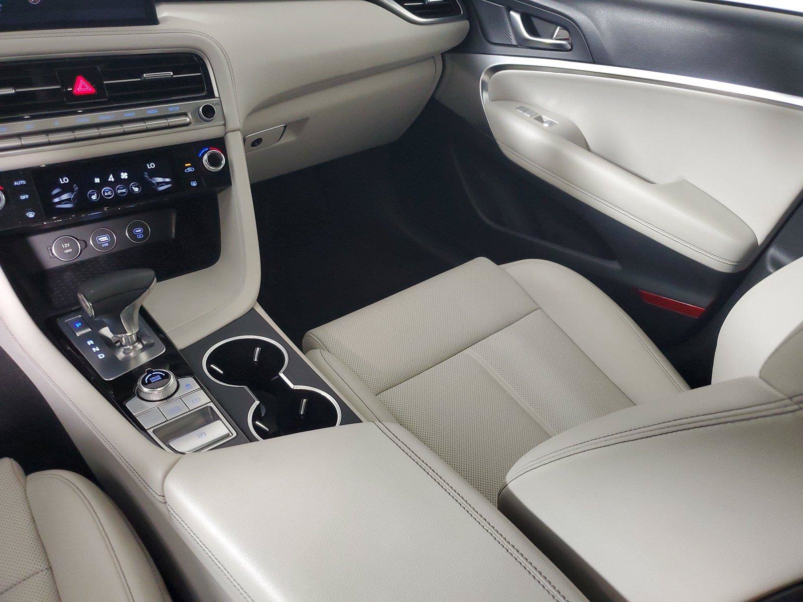 Used 2025 Genesis G70 2.5T RWD image 15