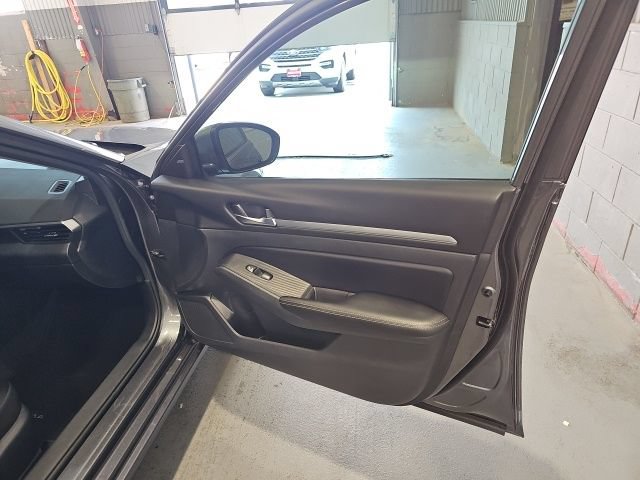 Used 2022 Nissan Altima 2.5 SV FWD image 24