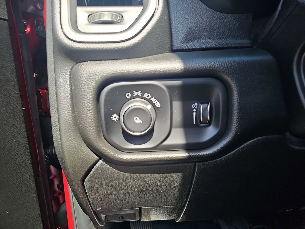 Used 2024 RAM 2500 Tradesman w/ Chrome Appearance Group AWD/4WD image 25