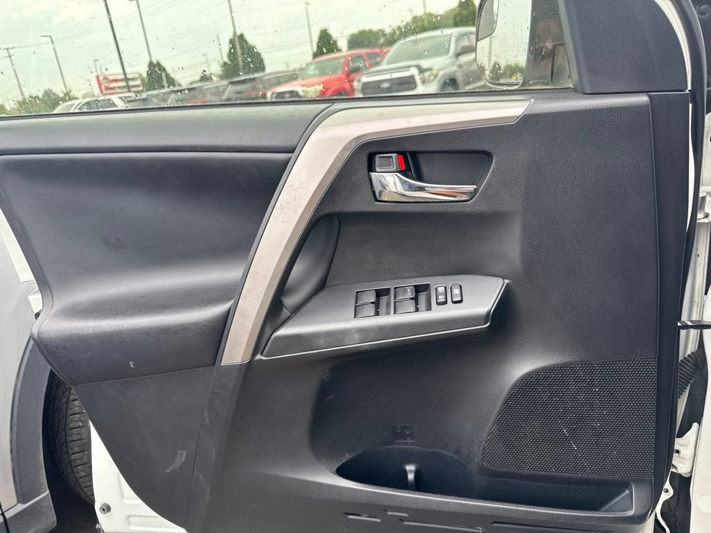 Used 2018 Toyota RAV4 XLE w/ All Weather Liner Package FWD image 9