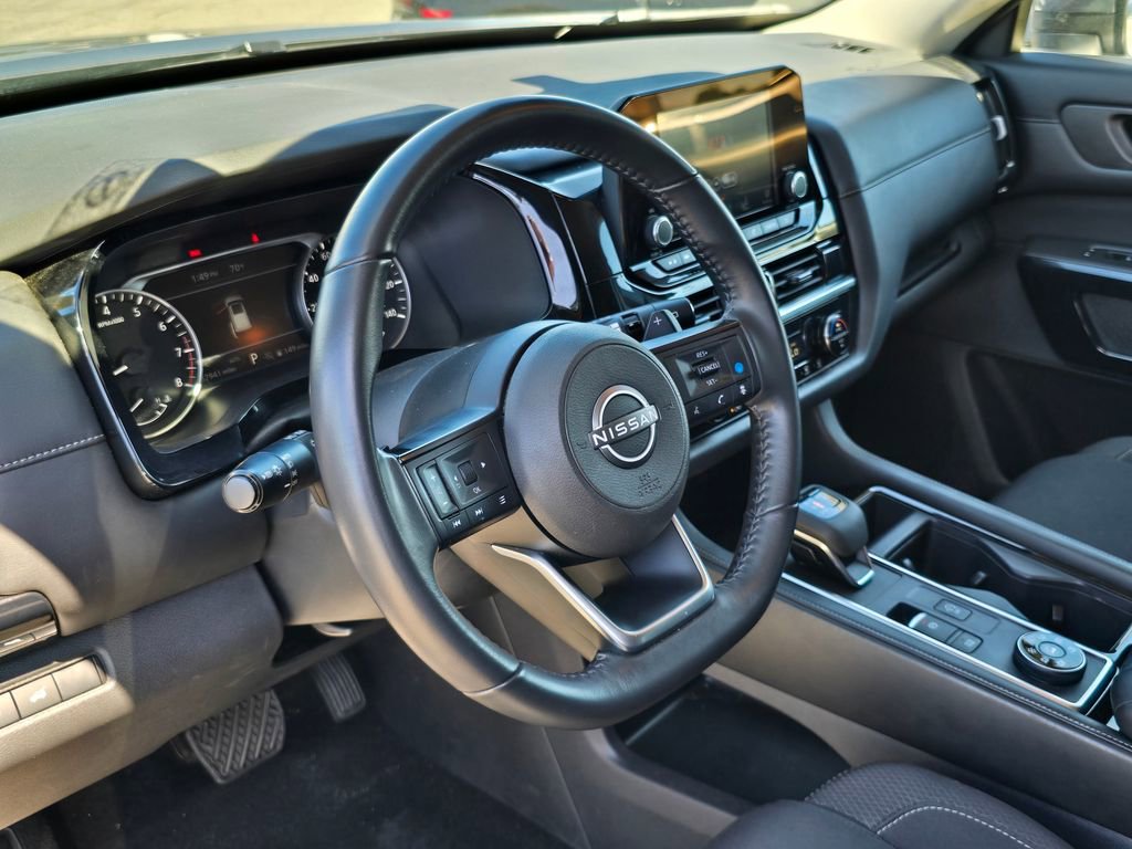 Used 2025 Nissan Pathfinder SV image 7