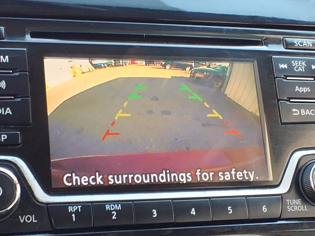 Used 2016 Nissan Versa Note SV image 9