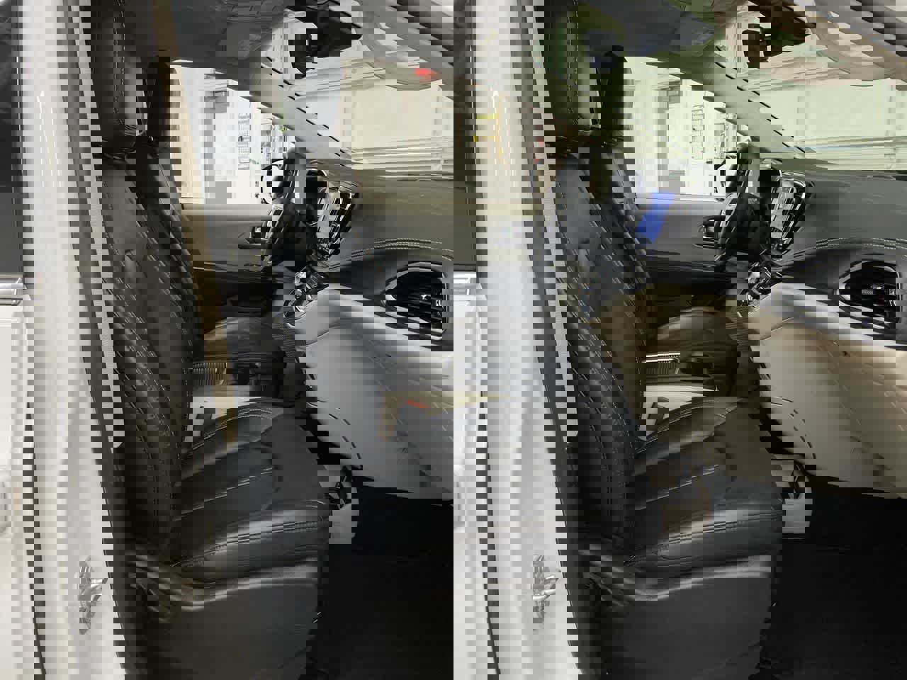 Used 2024 Chrysler Pacifica Select image 19