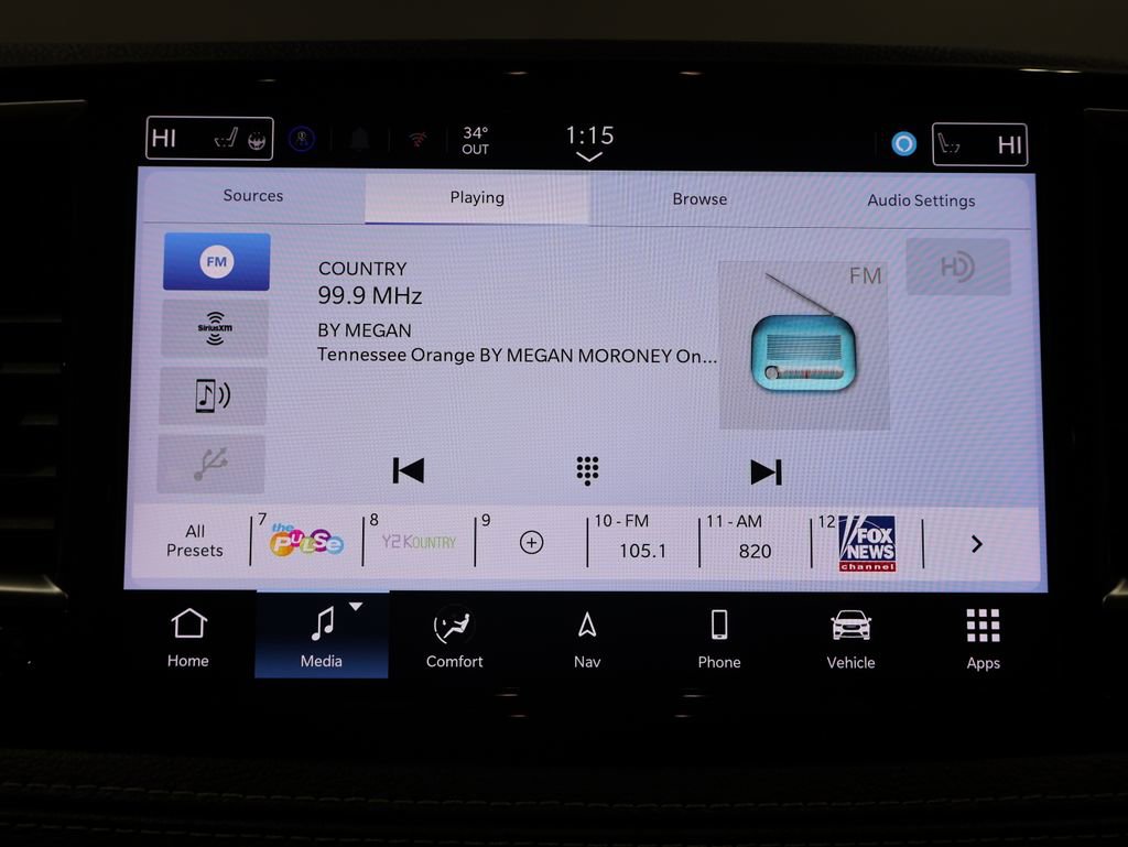 Certified 2025 Chrysler Pacifica Limited image 32