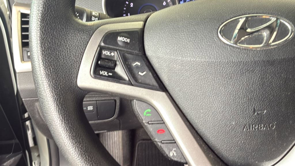 Used 2016 Hyundai Veloster FWD image 34