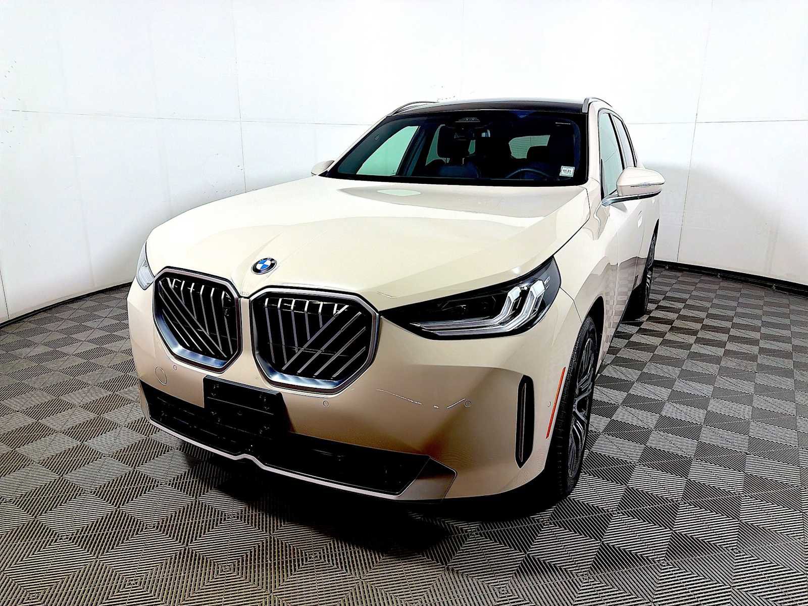 Used 2025 BMW X3 xDrive30 AWD/4WD image 3