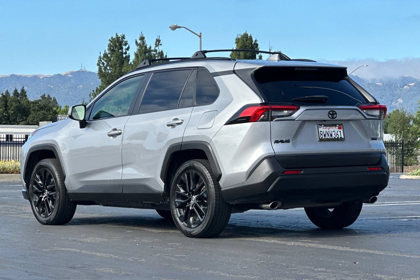 Used 2020 Toyota RAV4 XLE Premium FWD image 6
