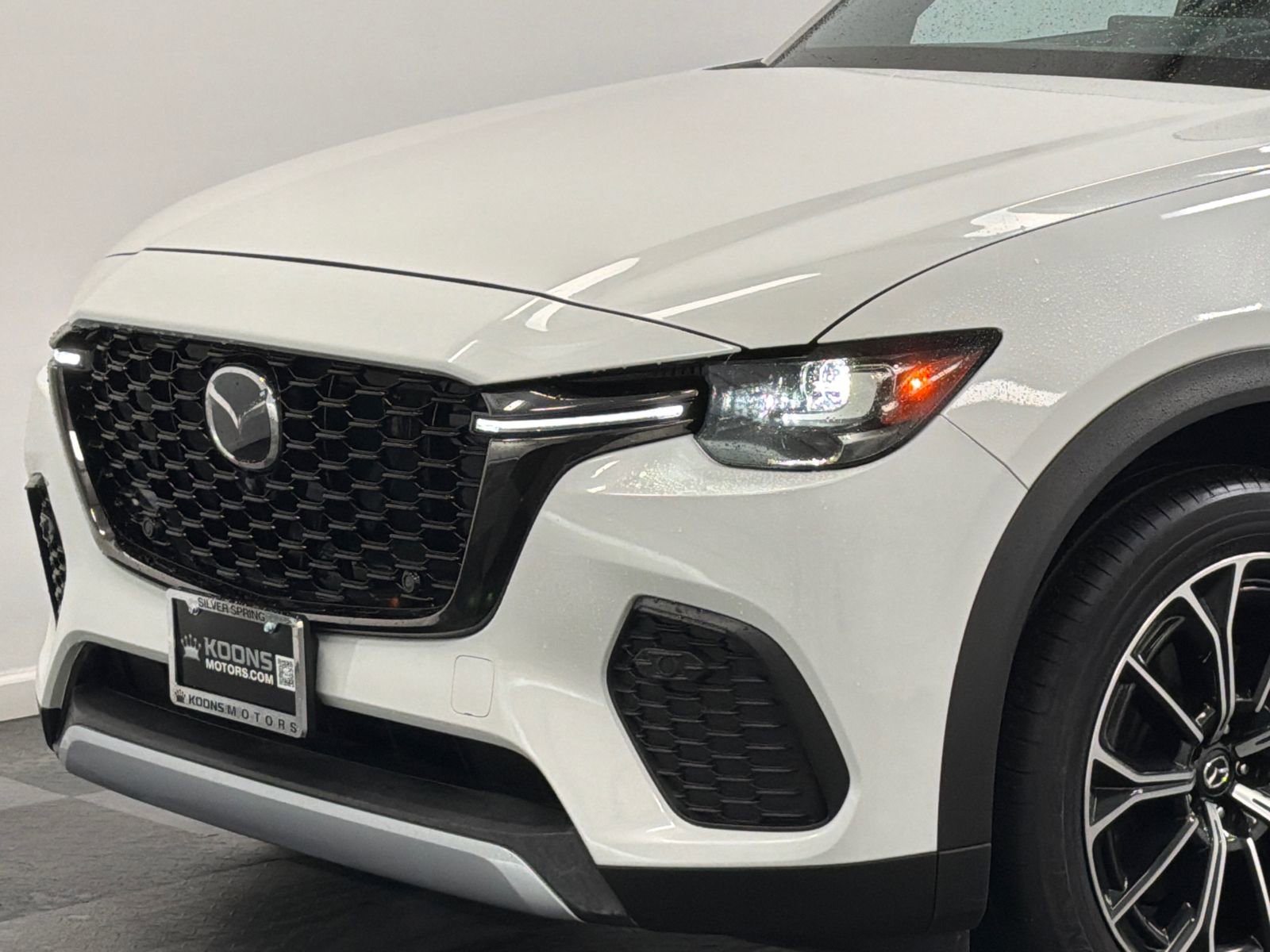 Used 2025 MAZDA CX-70 Plug-In Hybrid w/ Premium Plus AWD/4WD image 2