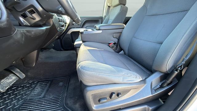Used 2018 Chevrolet Silverado 1500 LT w/ LT Eassist Package AWD/4WD image 16