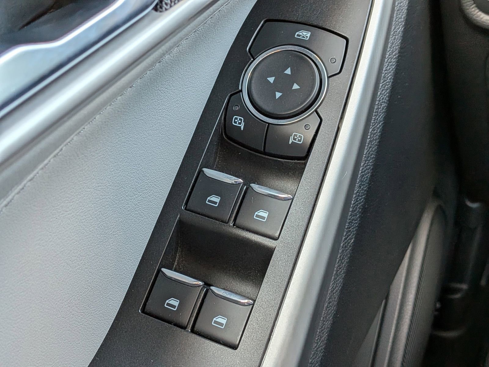 Certified 2022 Ford Explorer XLT w/ Equipment Group 202A image 27