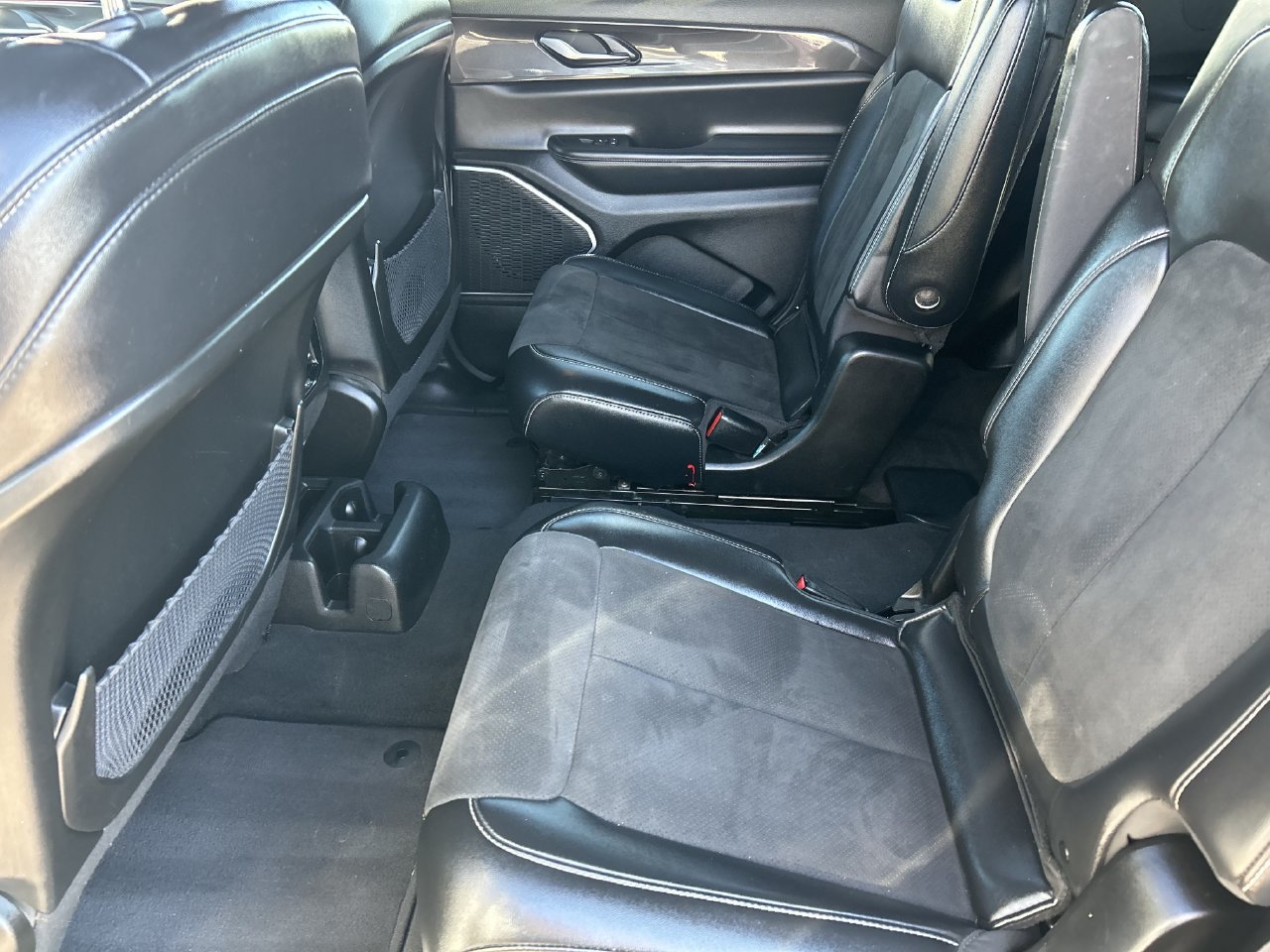 Used 2022 Jeep Grand Cherokee L Laredo RWD image 18