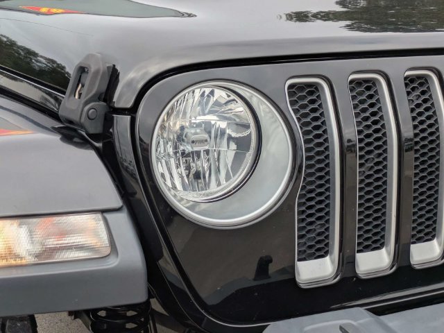 Used 2019 Jeep Wrangler Unlimited Sahara AWD/4WD image 10