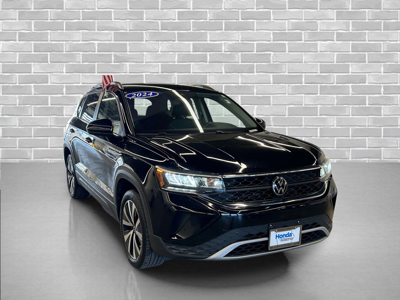 Used 2024 Volkswagen Taos SE image 7