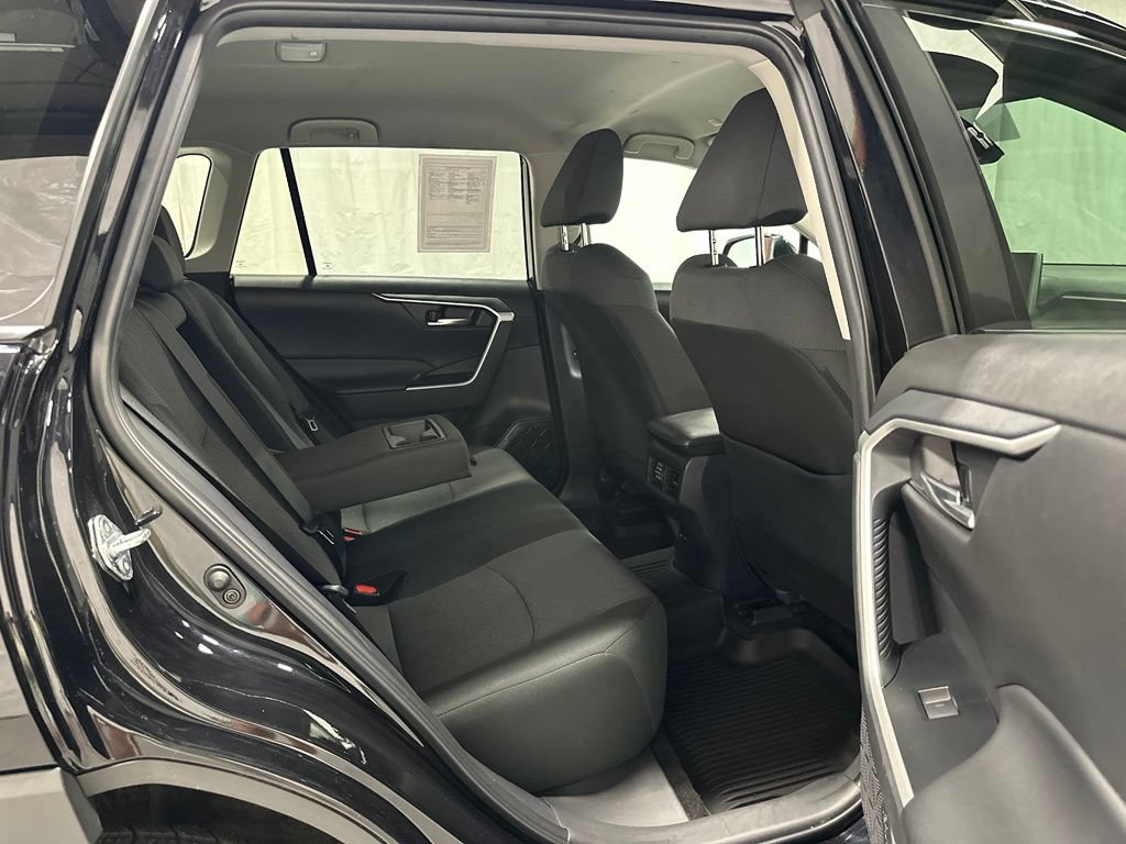 Used 2025 Toyota RAV4 XLE FWD image 50