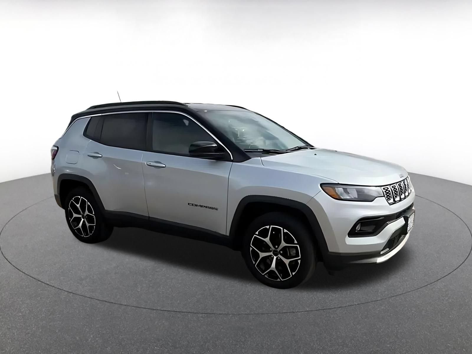 Used 2025 Jeep Compass Limited AWD/4WD image 2