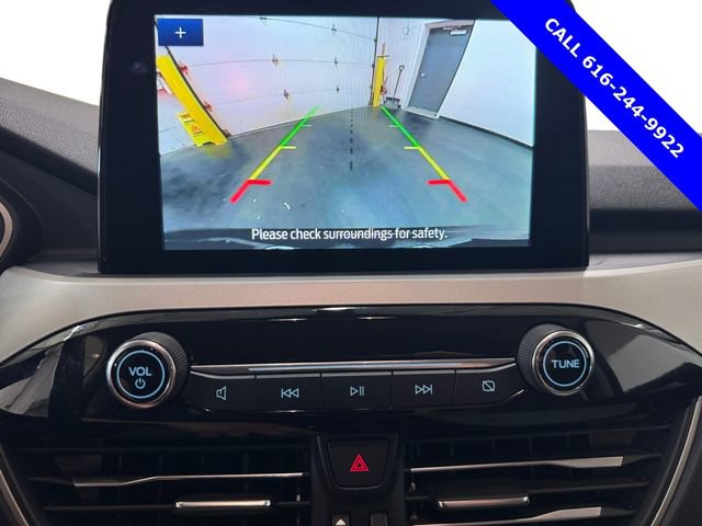 Used 2022 Ford Escape SE w/ Cold Weather Package image 9