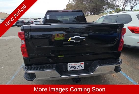 Used 2025 Chevrolet Silverado 1500 LT w/ LPO, Dark Essentials Package RWD image 4