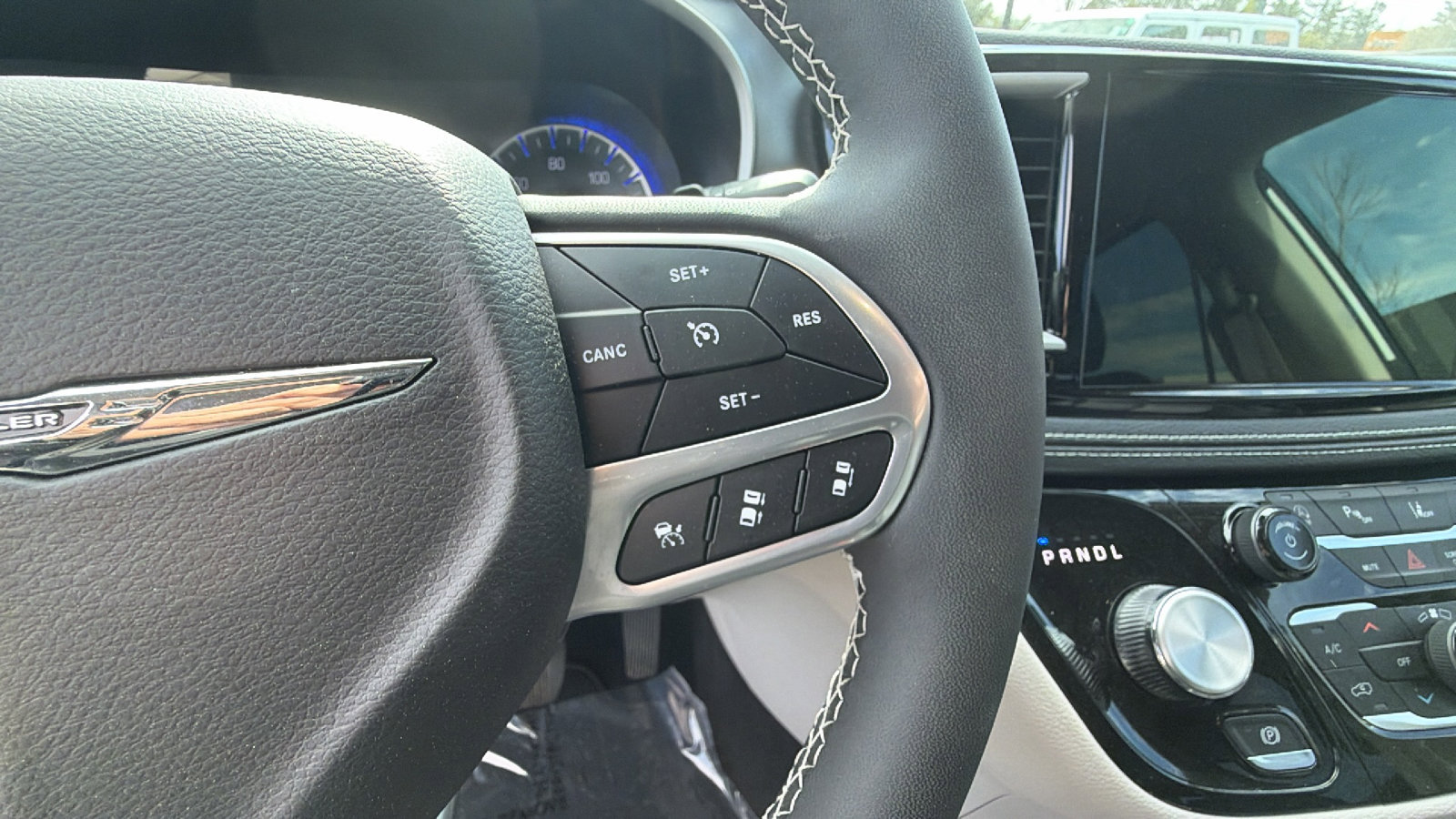 Used 2024 Chrysler Pacifica Touring-L image 28