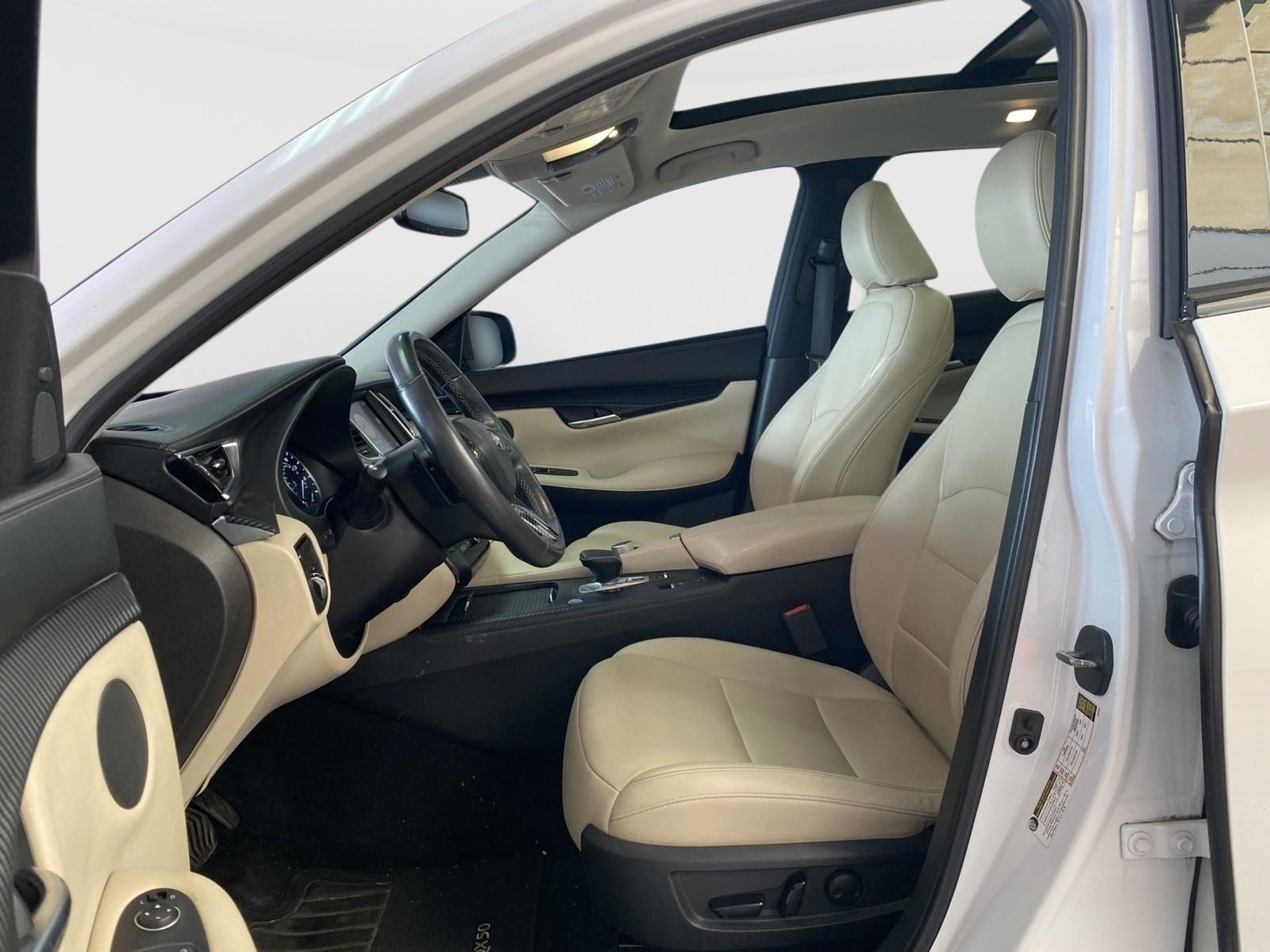 Used 2019 INFINITI QX50 Luxe AWD/4WD image 21