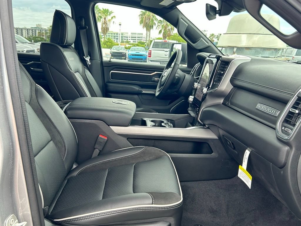 New 2025 RAM 1500 Laramie w/ Sport Appearance Package AWD/4WD image 28