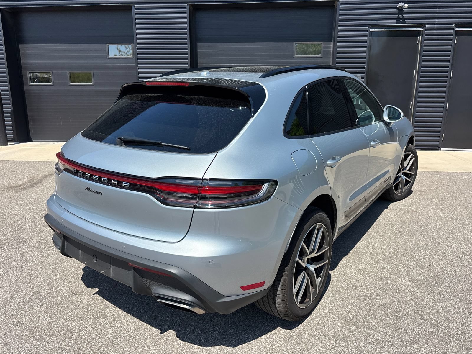 Used 2025 Porsche Macan AWD/4WD image 8