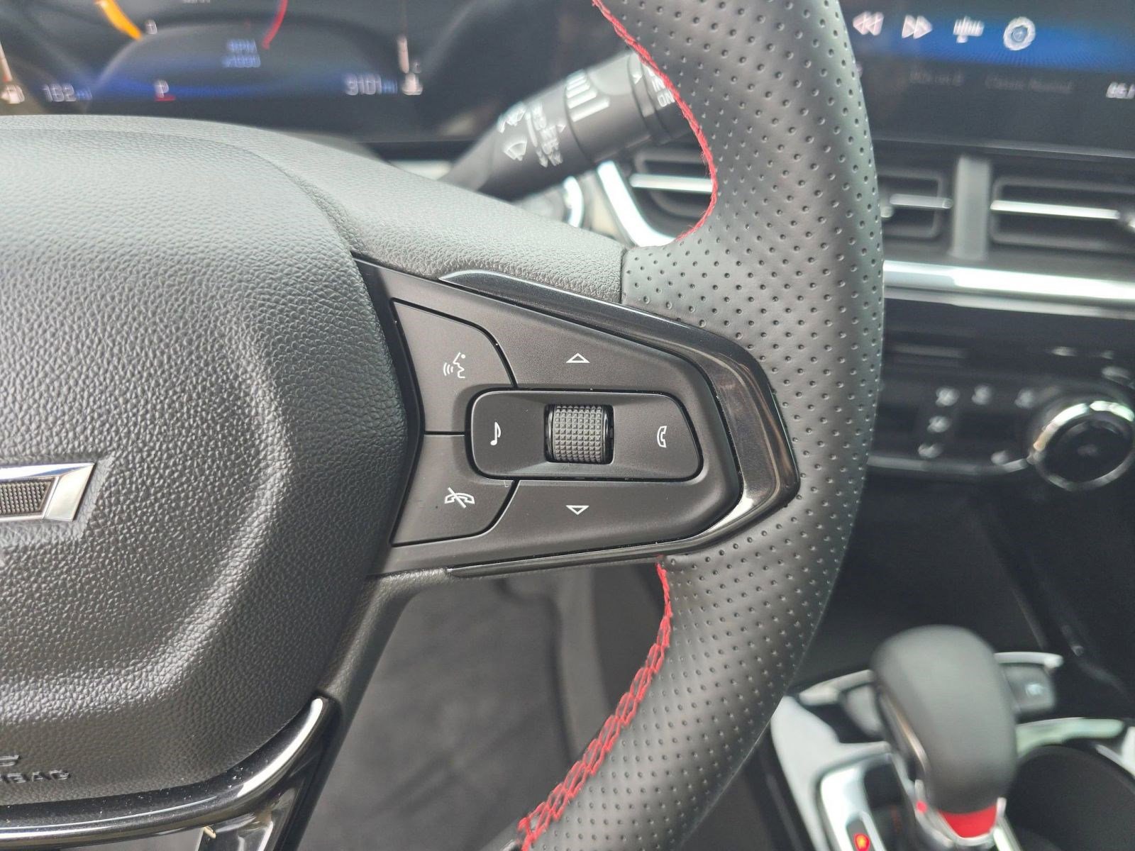 Used 2025 Chevrolet Trax RS w/ Driver Confidence Package image 23