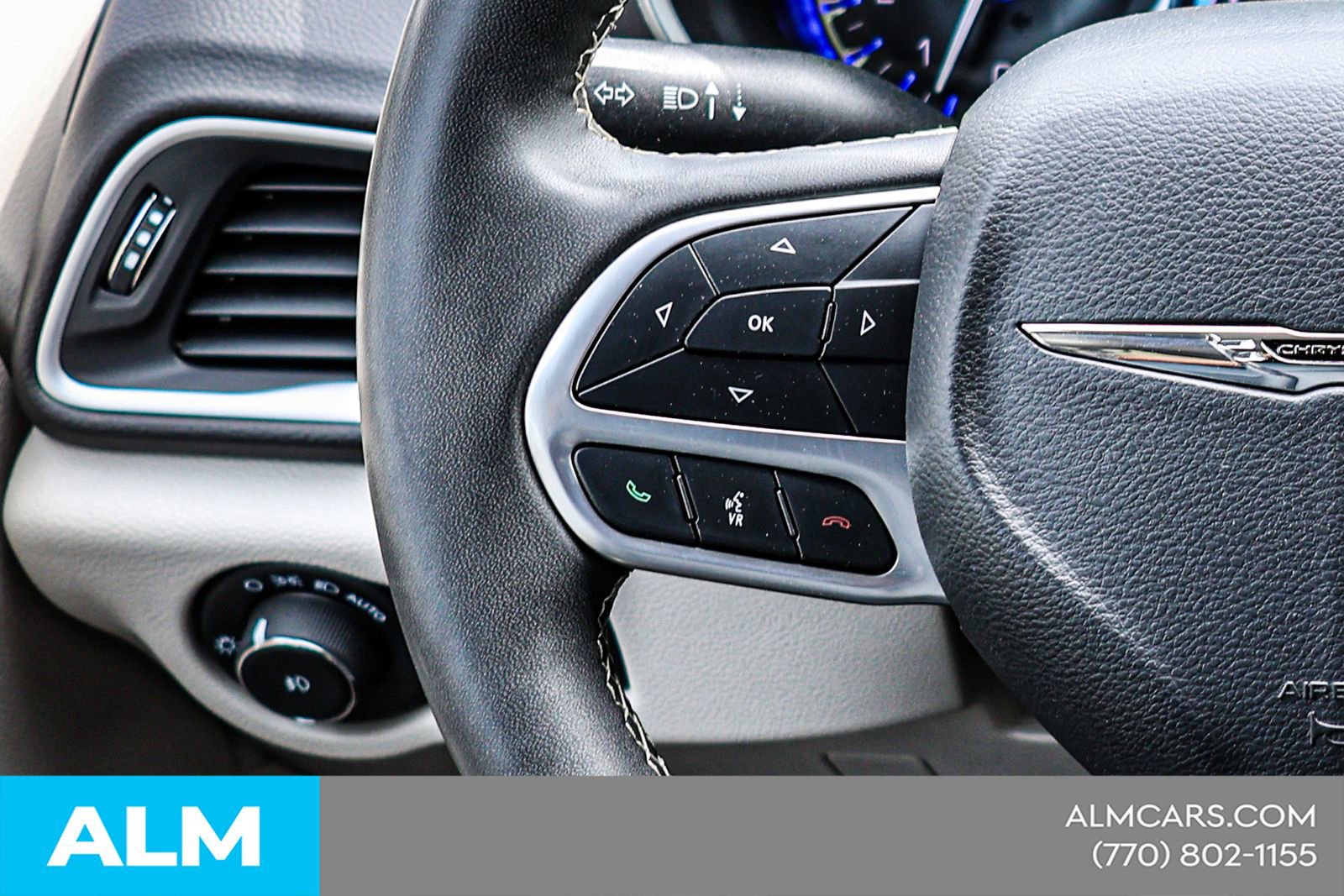 Used 2024 Chrysler Pacifica Touring-L image 28