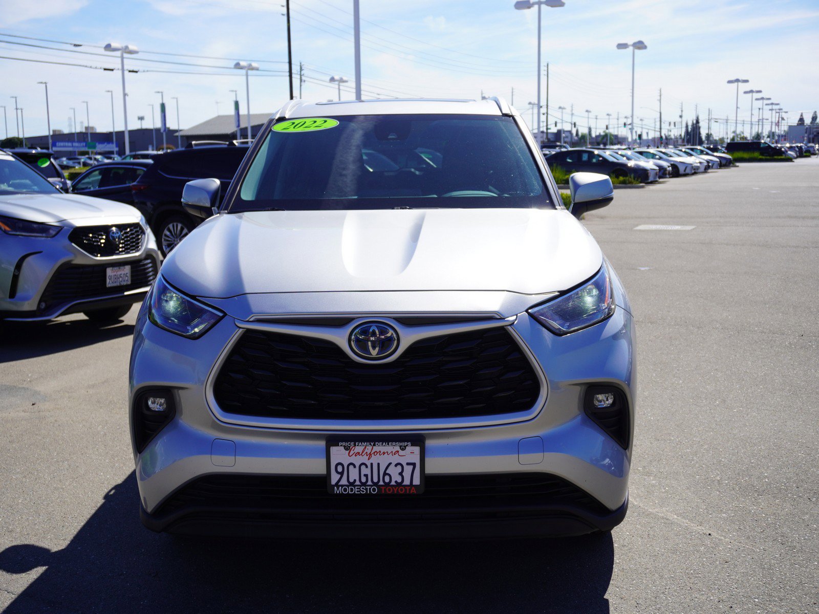 Used 2022 Toyota Highlander XLE image 4