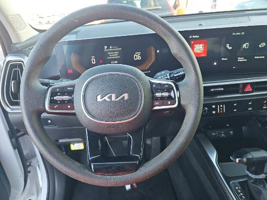 Used 2025 Kia Sorento LX image 16