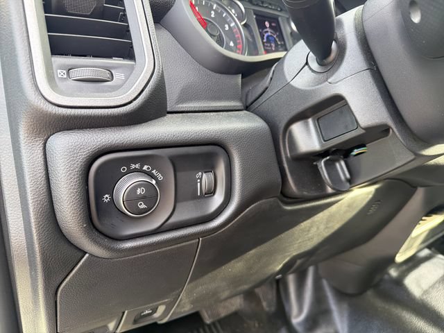 Used 2025 RAM 2500 Tradesman w/ Chrome Appearance Group AWD/4WD image 13