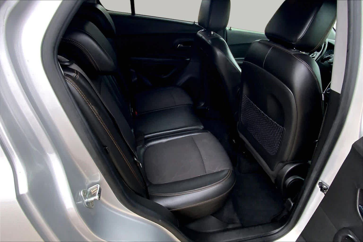 Used 2019 Chevrolet Trax LT w/ LT Convenience Package FWD image 19
