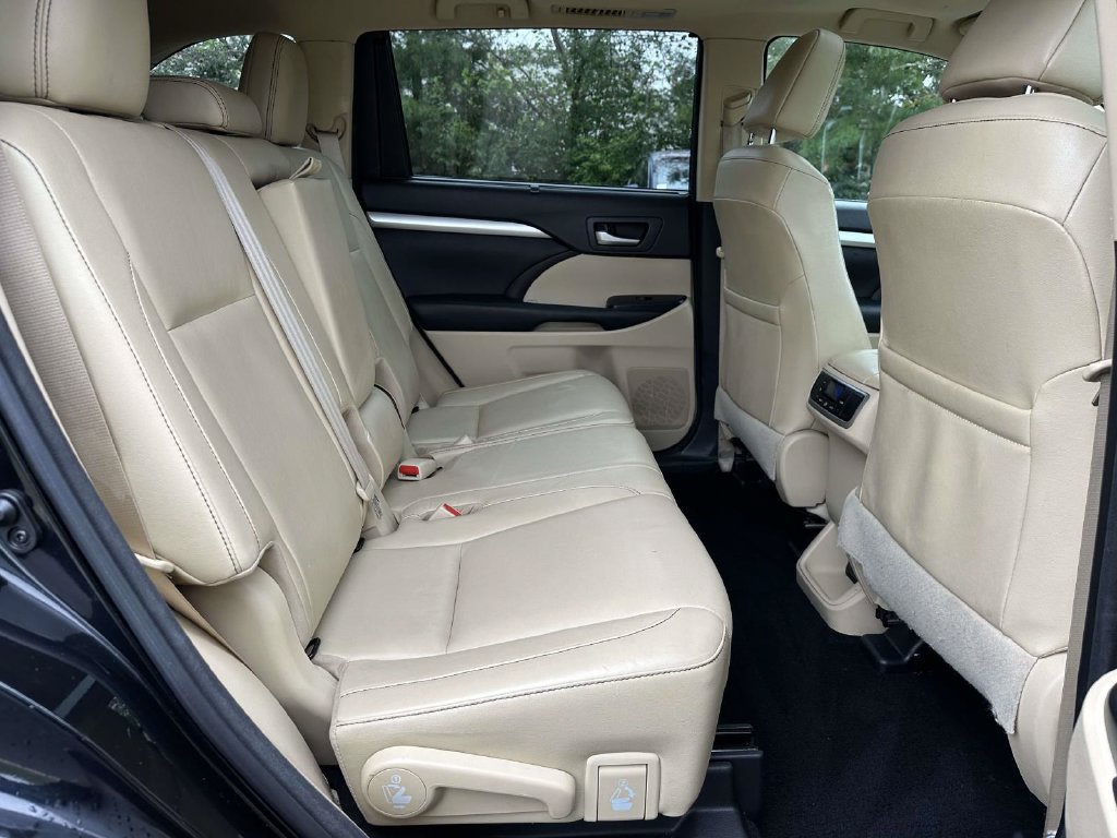 Used 2018 Toyota Highlander XLE w/ Protection Package #3 AWD/4WD image 11