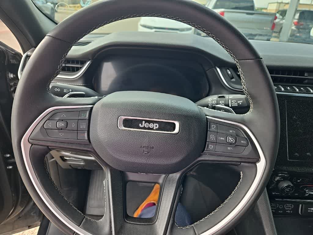 Used 2024 Jeep Grand Cherokee Altitude AWD/4WD image 11