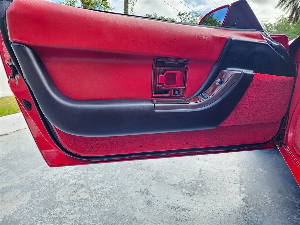 Used 1990 Chevrolet Corvette Convertible RWD image 18