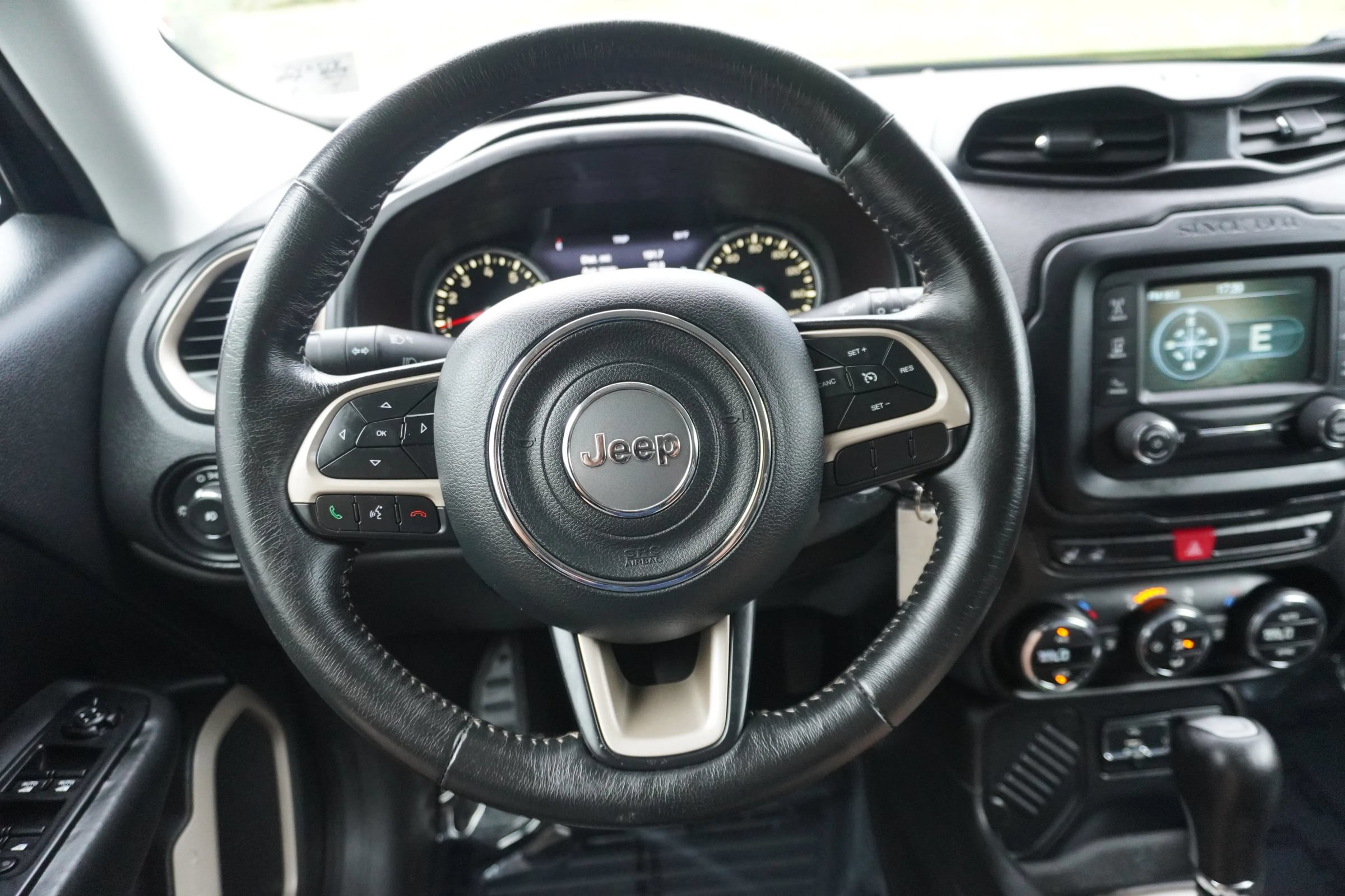 Used 2015 Jeep Renegade Limited FWD image 23