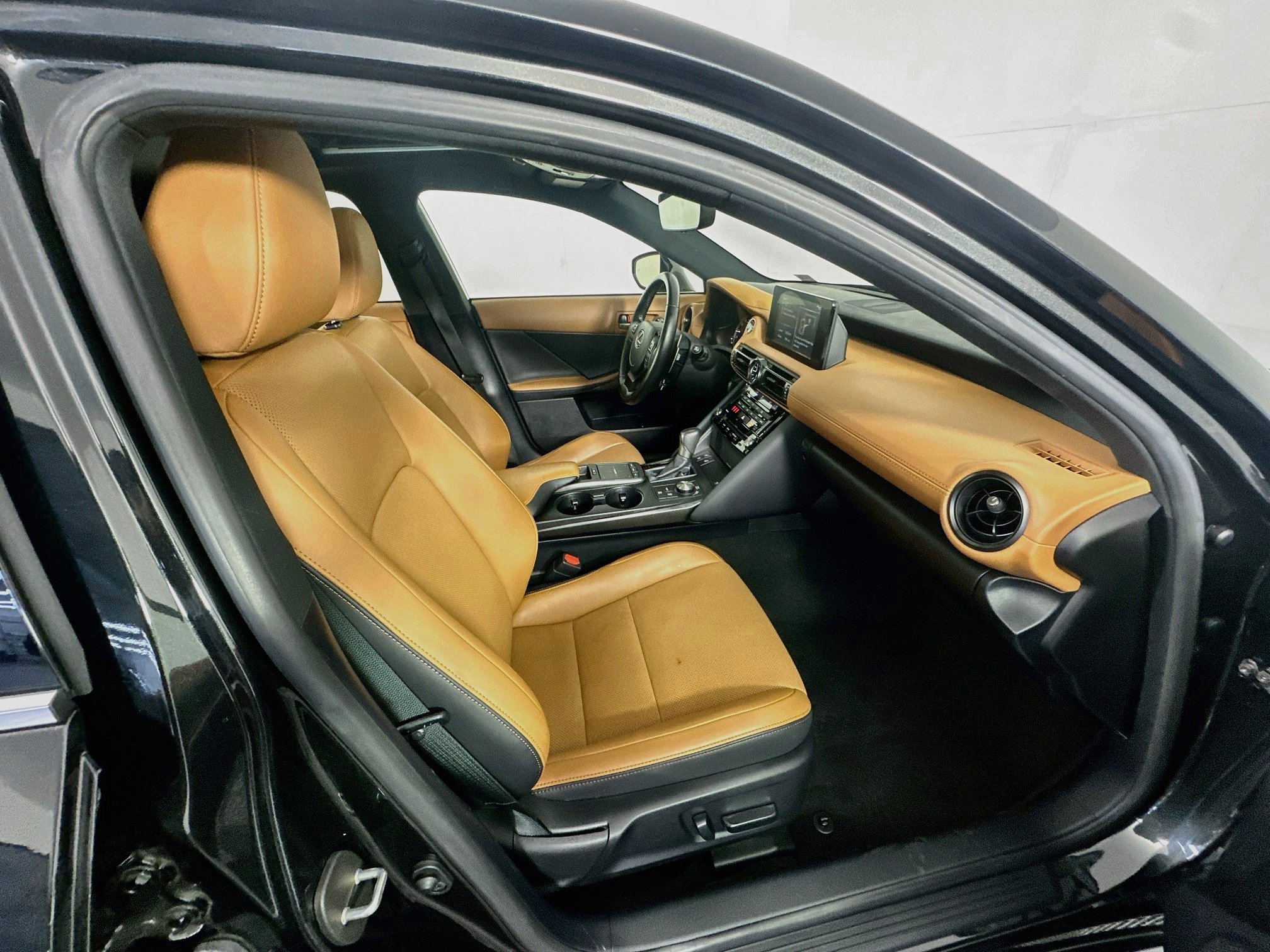 Used 2024 Lexus IS 300 w/ Comfort Package RWD image 33