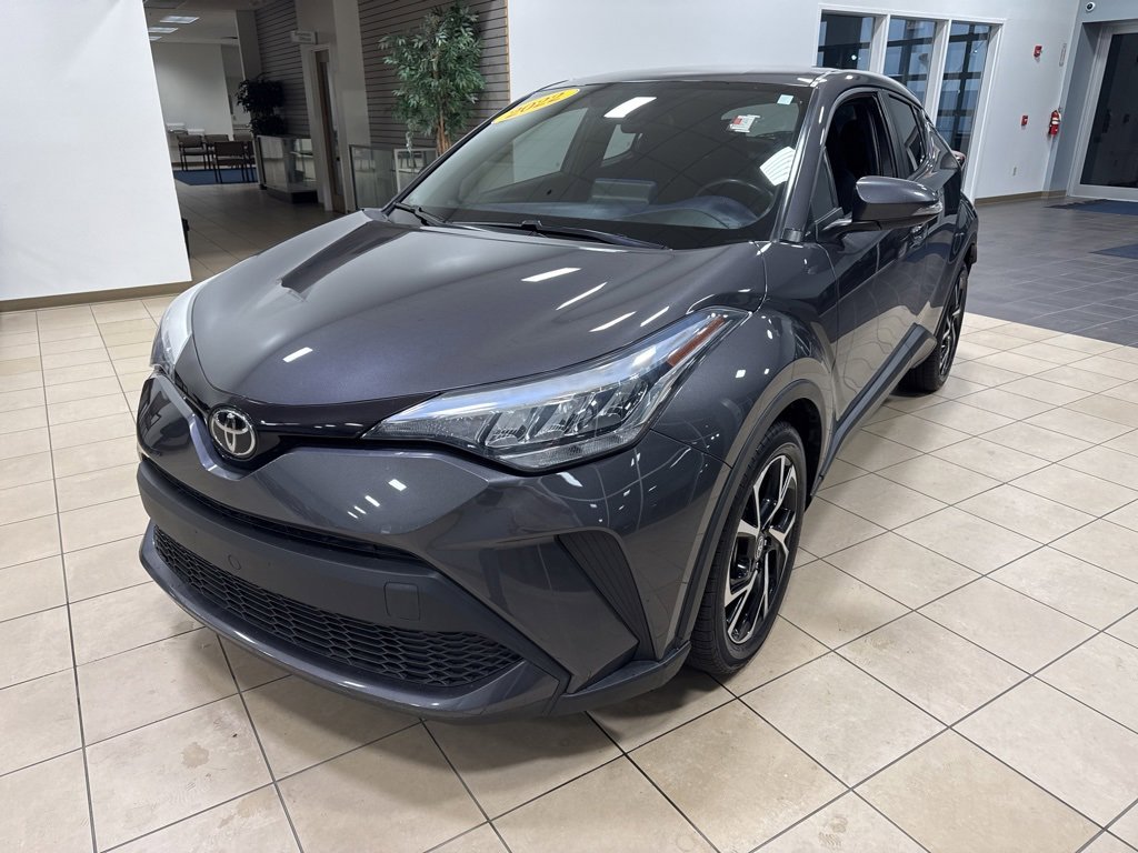 Used 2022 Toyota C-HR XLE image 3