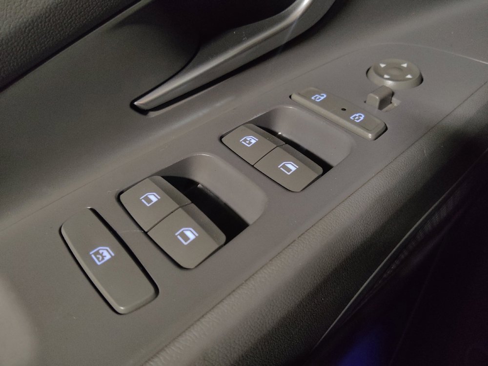 Used 2021 Hyundai Elantra SEL w/ Convenience + Premium Package image 27