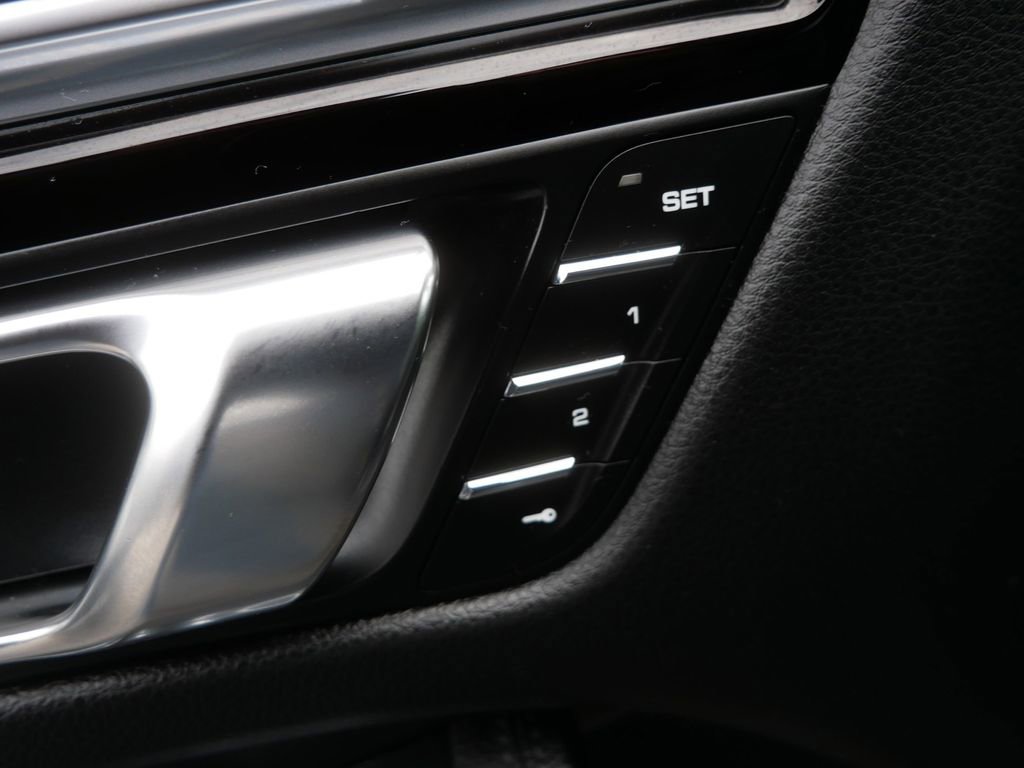 Used 2021 Porsche Macan image 14