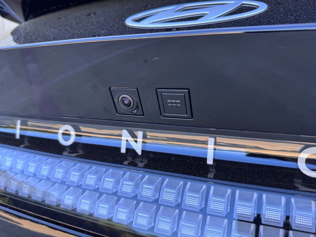 New 2025 Hyundai Ioniq 6 Limited image 17