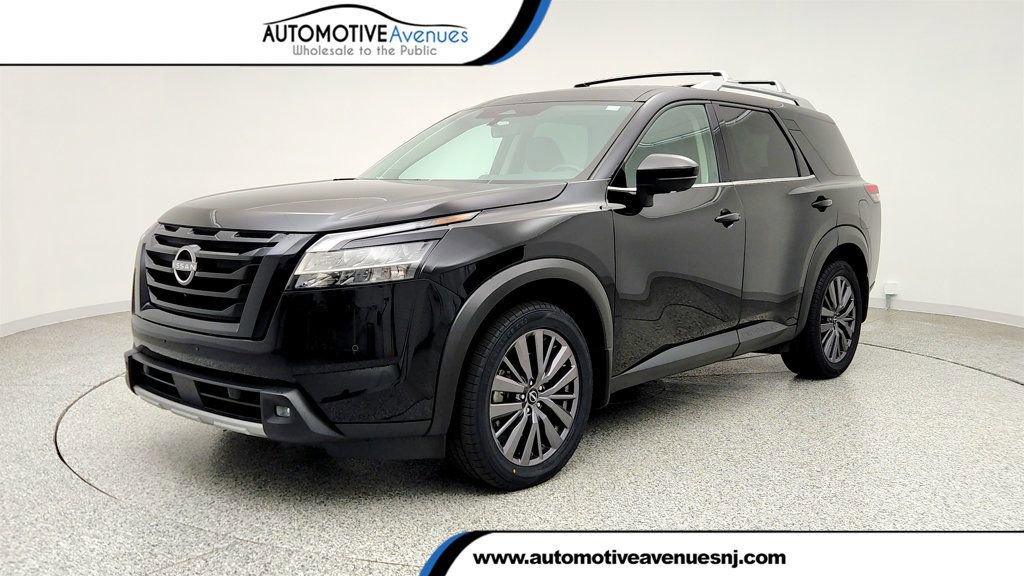 Used 2023 Nissan Pathfinder SL w/ SL Premium Package