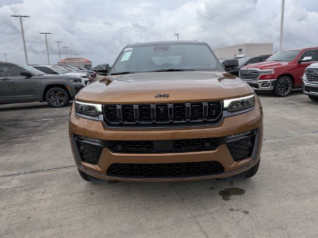 New 2027 Jeep Grand Cherokee Summit w/ Adv Protech Group IV AWD/4WD image 9