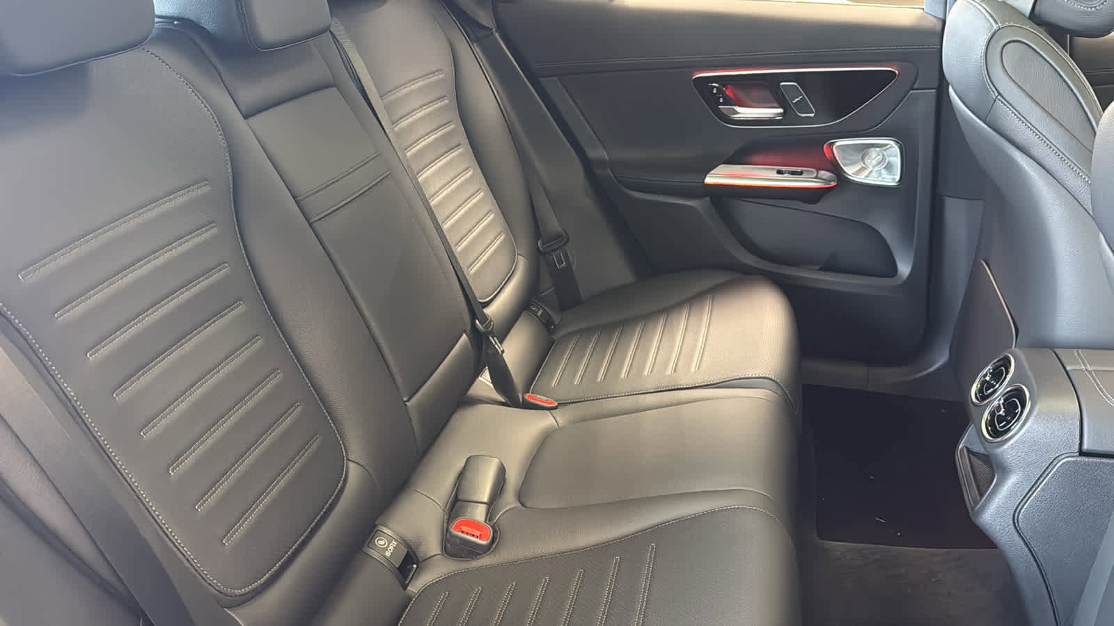 New 2025 Mercedes-Benz GLC 350e 4MATIC image 34