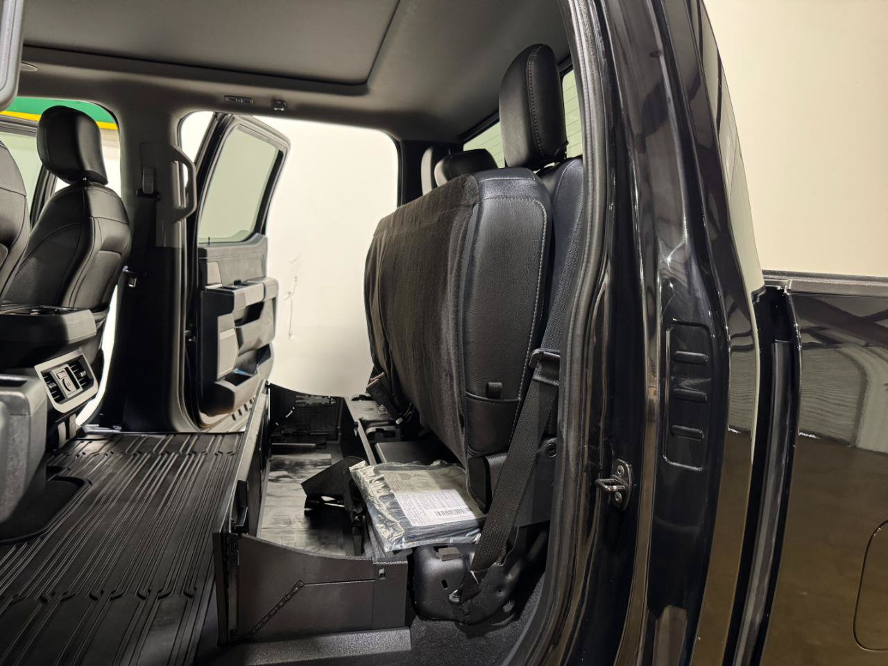 Used 2023 Ford F350 Lariat w/ Lariat Ultimate Package AWD/4WD image 18