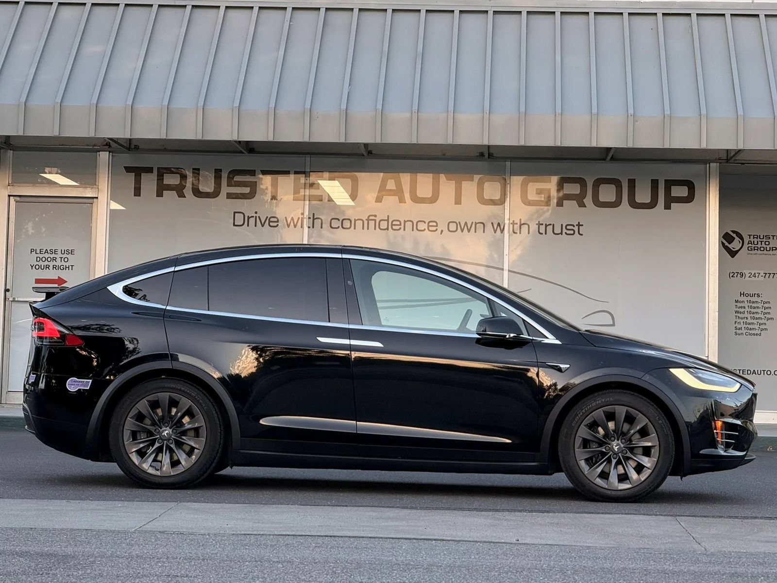 Used 2018 Tesla Model X 100D AWD/4WD image 4