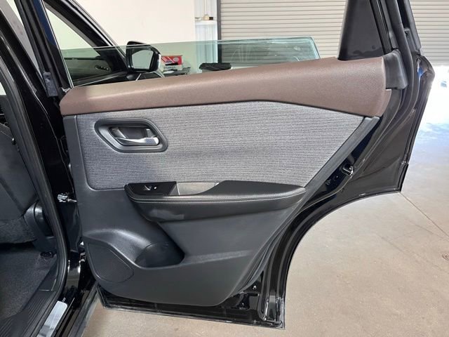 Used 2022 Nissan Rogue SV AWD/4WD image 15