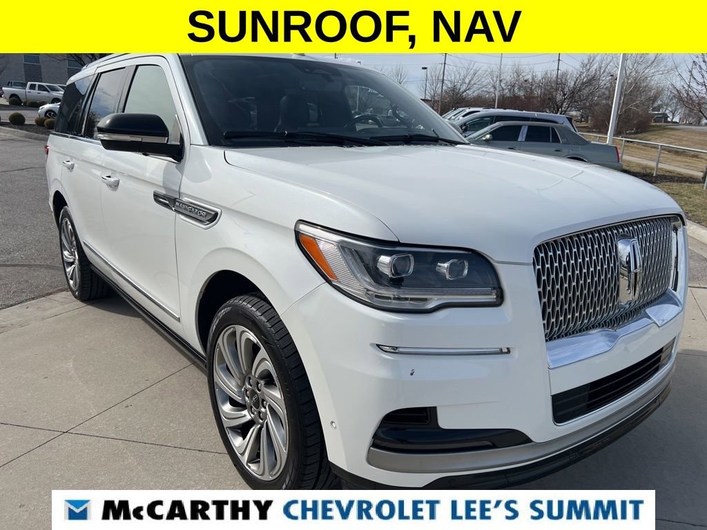 Used 2023 Lincoln Navigator Reserve image 2